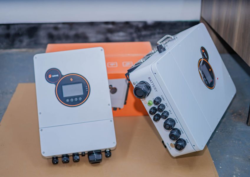 SRNE Hybrid Inverters HESP Series