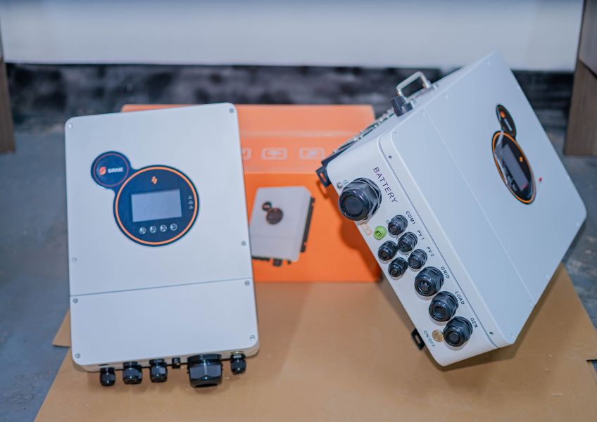 SRNE Hybrid Inverters HESP Series