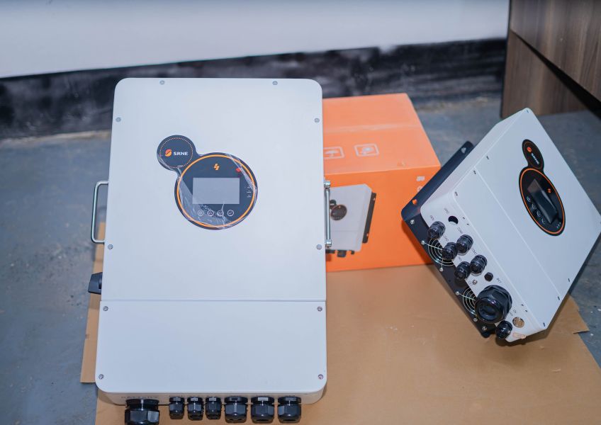 SRNE Hybrid Inverters HESP Series