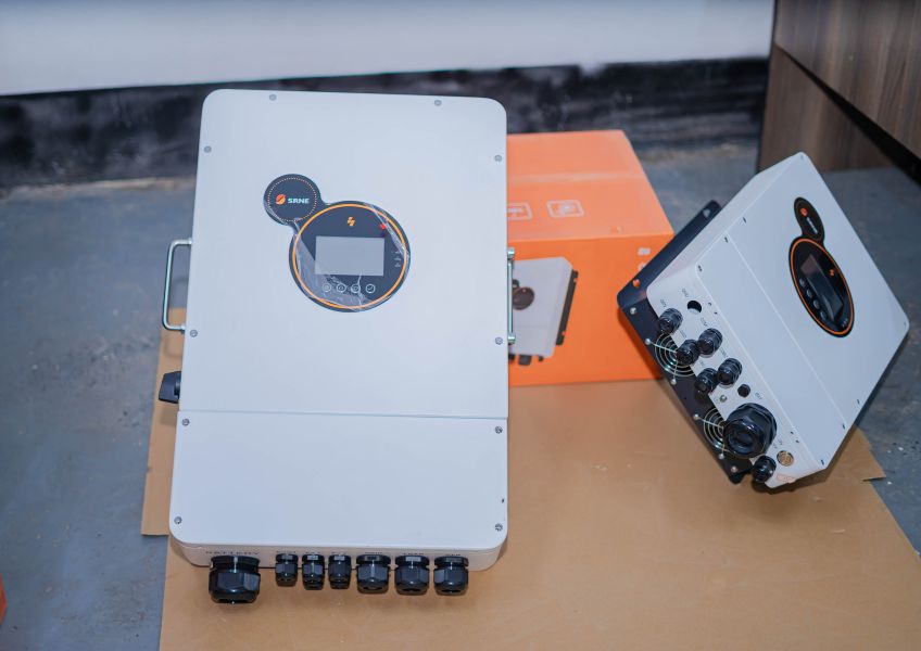 SRNE Hybrid Inverters HESP Series