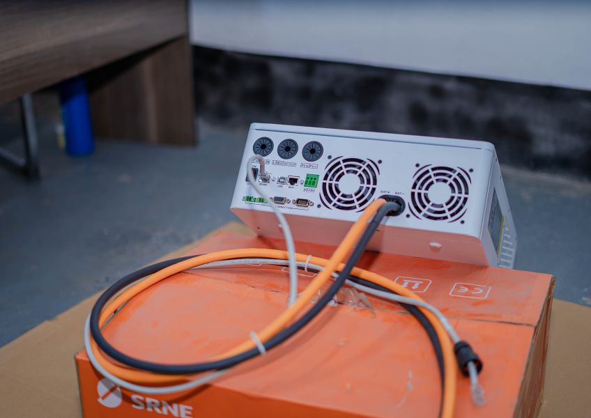 SRNE Hybrid Inverters HYP Series