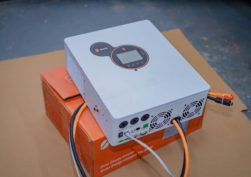 SRNE Hybrid Inverters HYP Series