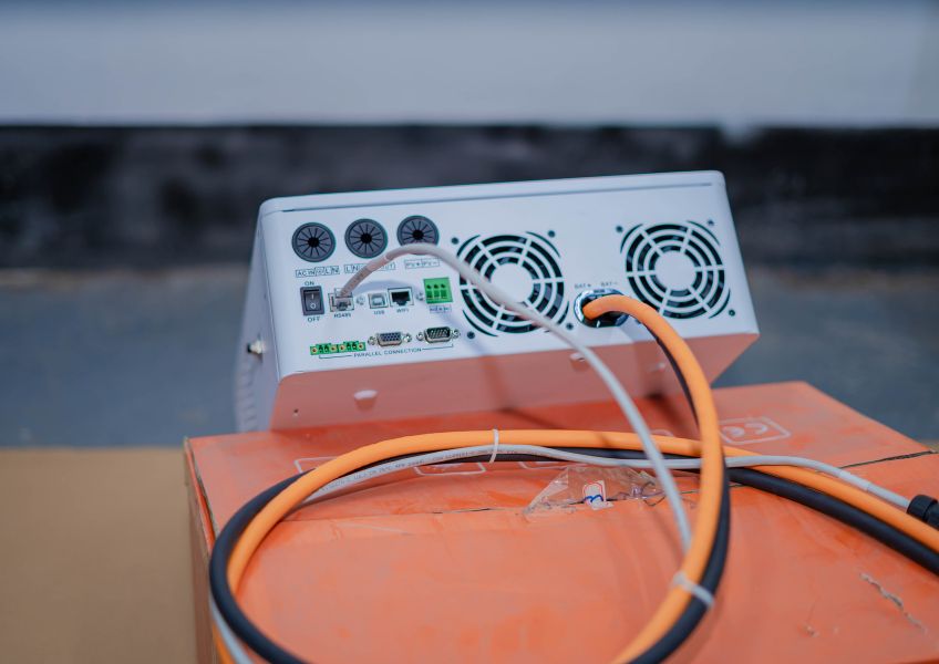 SRNE Hybrid Inverters HYP Series