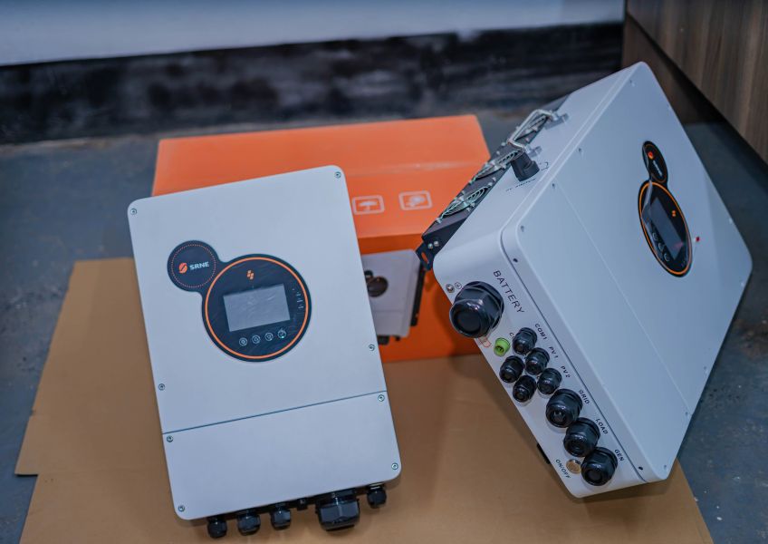 SRNE Hybrid Inverters HESP Series