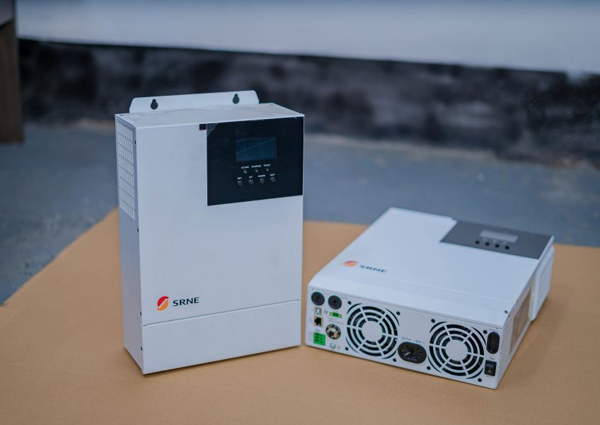 SRNE Off-Grid Inverters HF Series